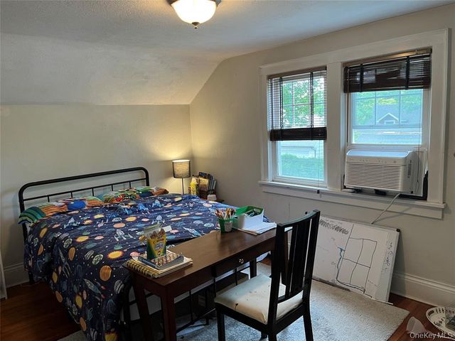 25 Willow Avenue, Huntington, NY 11743