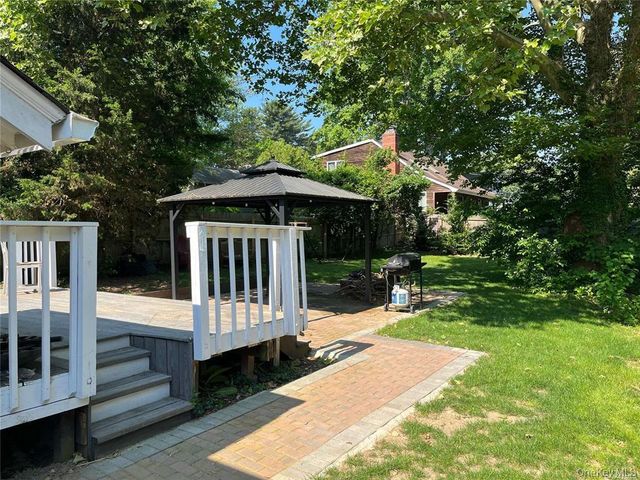 25 Willow Avenue, Huntington, NY 11743