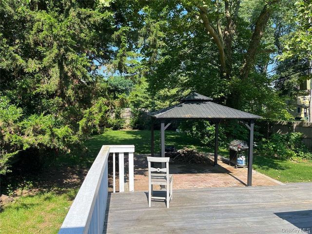 25 Willow Avenue, Huntington, NY 11743
