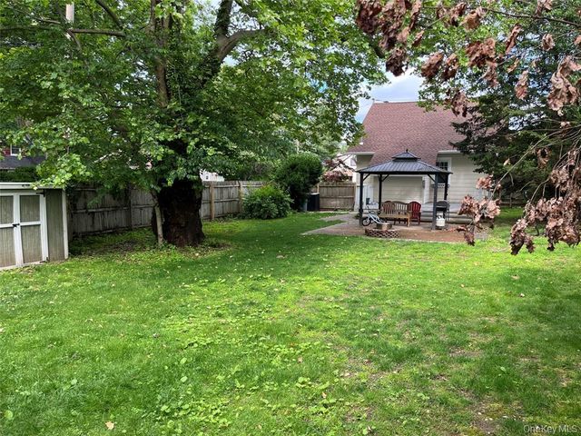 25 Willow Avenue, Huntington, NY 11743