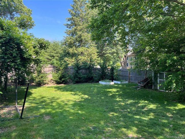 25 Willow Avenue, Huntington, NY 11743
