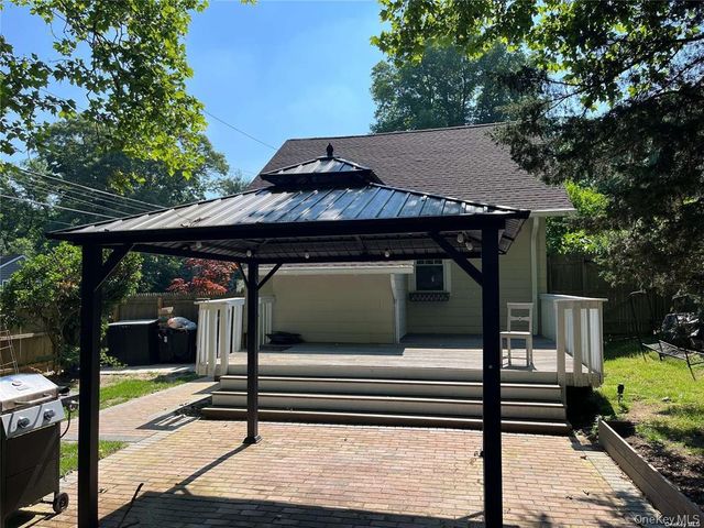 25 Willow Avenue, Huntington, NY 11743