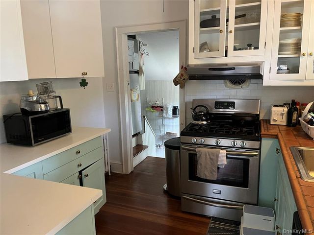 25 Willow Avenue, Huntington, NY 11743
