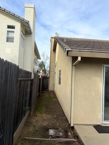 1490 Cobblestone Dr, Lincoln, CA 95648