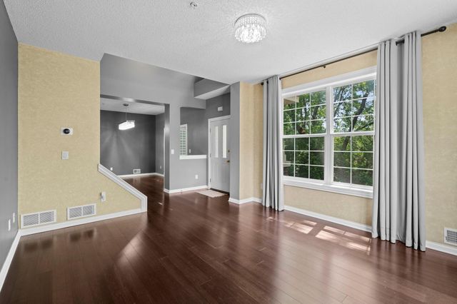 883 Braunworth Court, Chaska, MN 55318