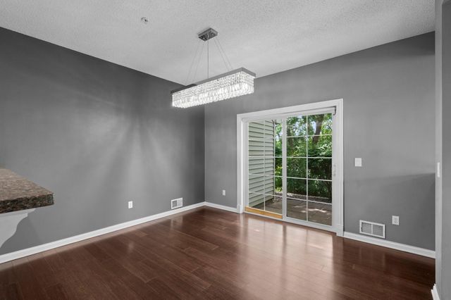883 Braunworth Court, Chaska, MN 55318