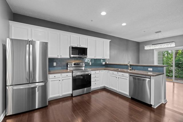 883 Braunworth Court, Chaska, MN 55318