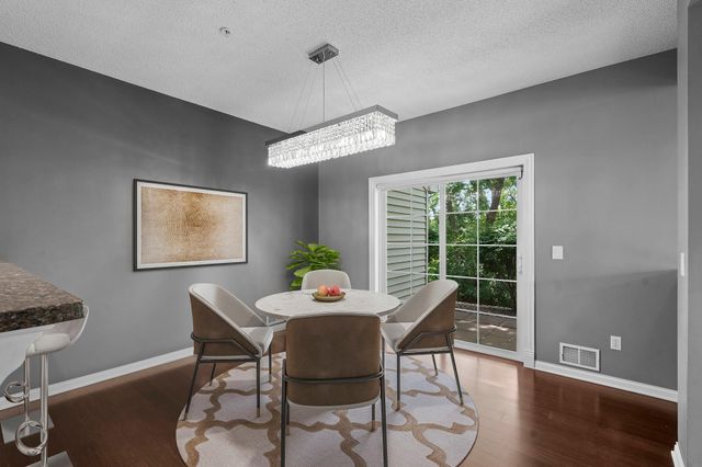 883 Braunworth Court, Chaska, MN 55318