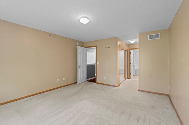 883 Braunworth Court, Chaska, MN 55318
