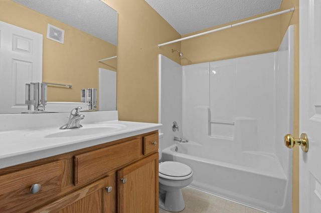 883 Braunworth Court, Chaska, MN 55318