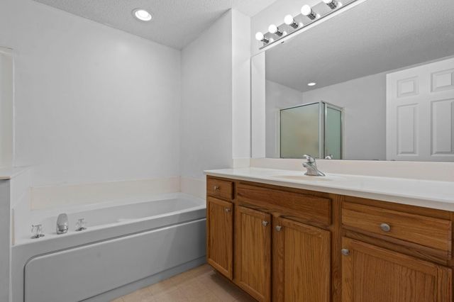 883 Braunworth Court, Chaska, MN 55318