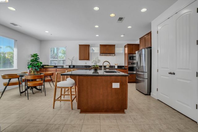 608 Big Basin Dr, Brentwood, CA 94513