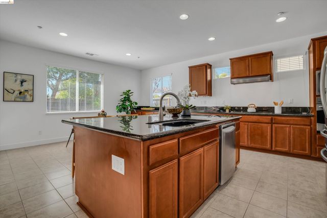 608 Big Basin Dr, Brentwood, CA 94513