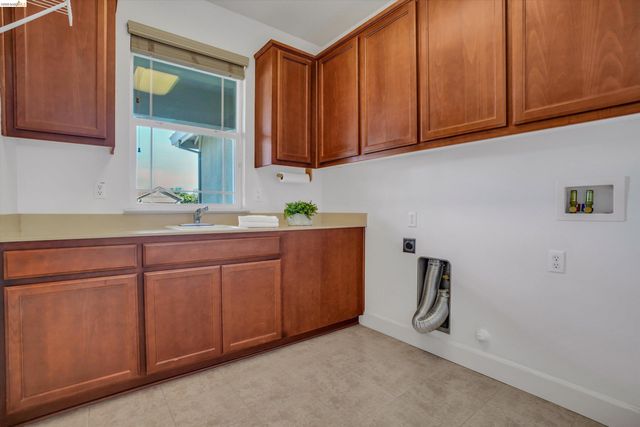 608 Big Basin Dr, Brentwood, CA 94513