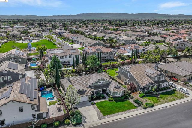 608 Big Basin Dr, Brentwood, CA 94513