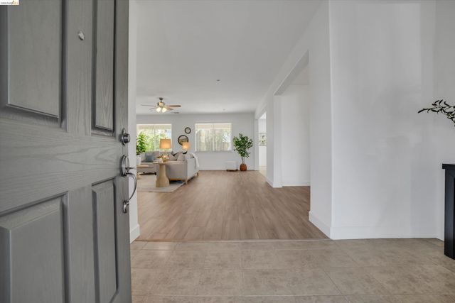 608 Big Basin Dr, Brentwood, CA 94513