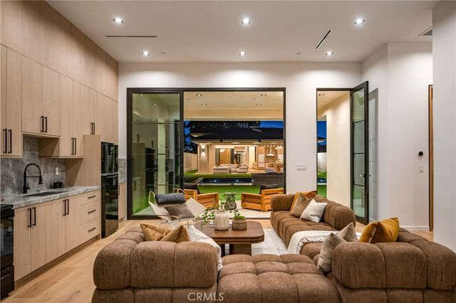 11826 Kling Street, Valley Village, CA 91607