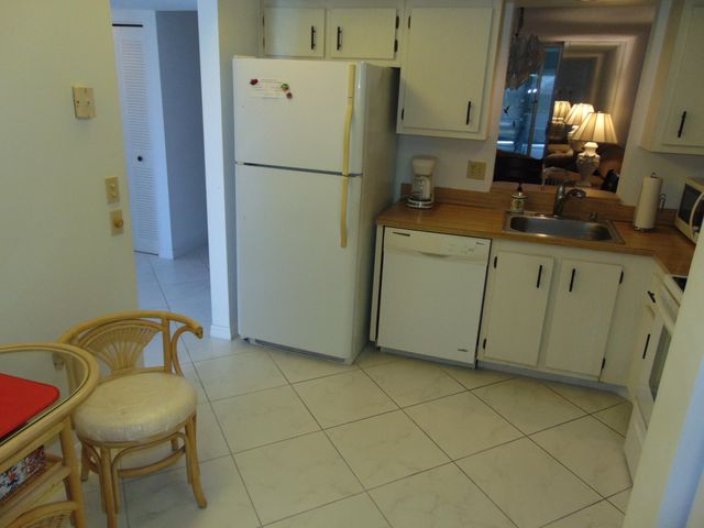 7640 NW 18th Street 401, Margate, FL 33063