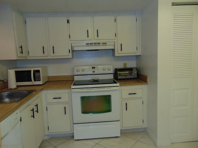 7640 NW 18th Street 401, Margate, FL 33063