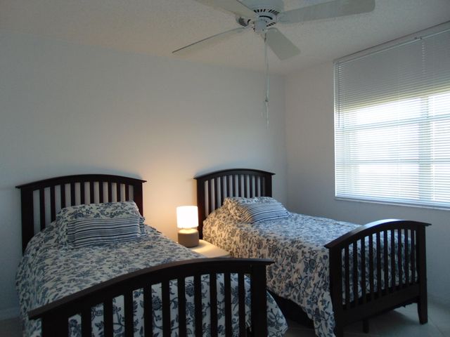 7640 NW 18th Street 401, Margate, FL 33063