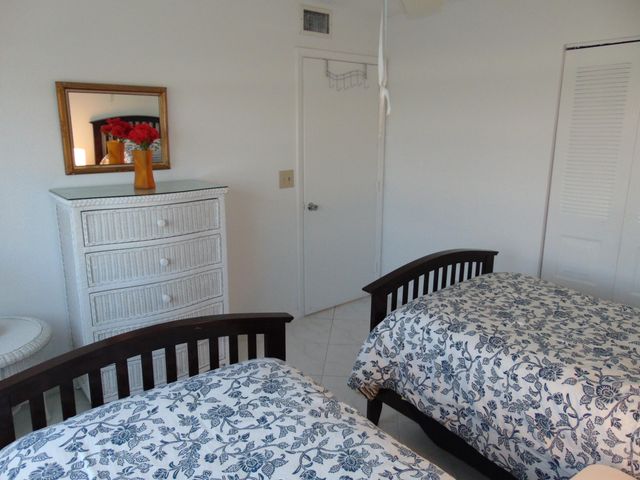 7640 NW 18th Street 401, Margate, FL 33063