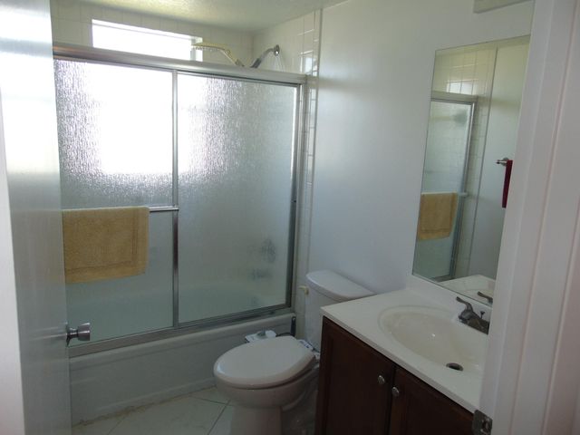 7640 NW 18th Street 401, Margate, FL 33063