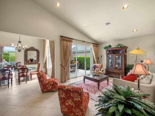 8282 Spyglass Drive, West Palm Beach, FL 33412