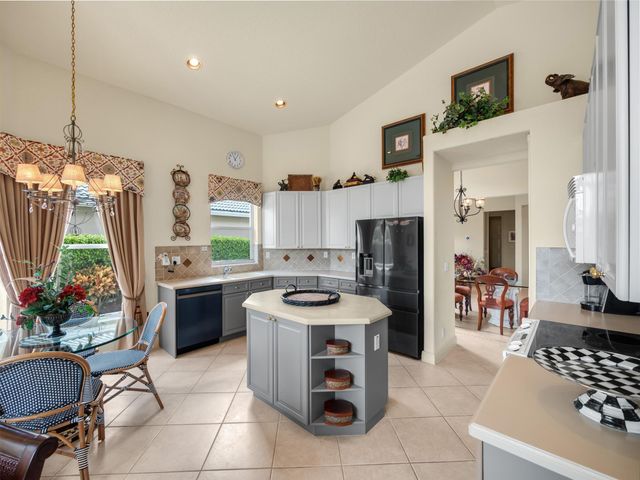 8282 Spyglass Drive, West Palm Beach, FL 33412