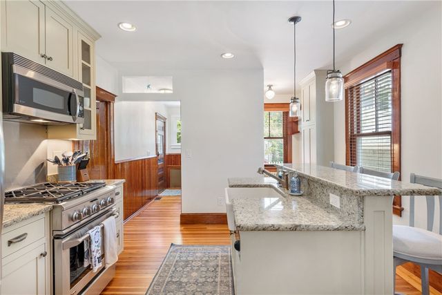 8 Bush Street, Newport, RI 02840