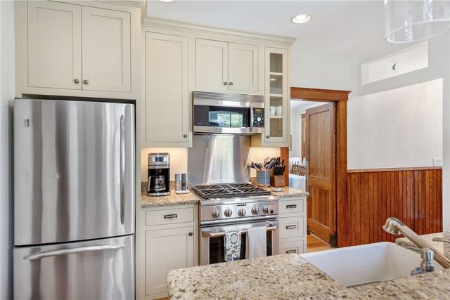 8 Bush Street, Newport, RI 02840