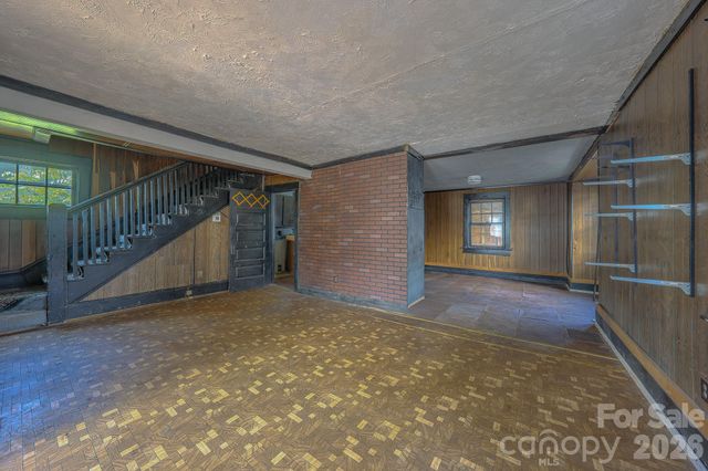 49 Madison Avenue, Asheville, NC 28801