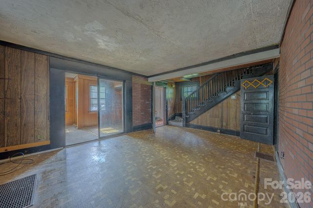 49 Madison Avenue, Asheville, NC 28801