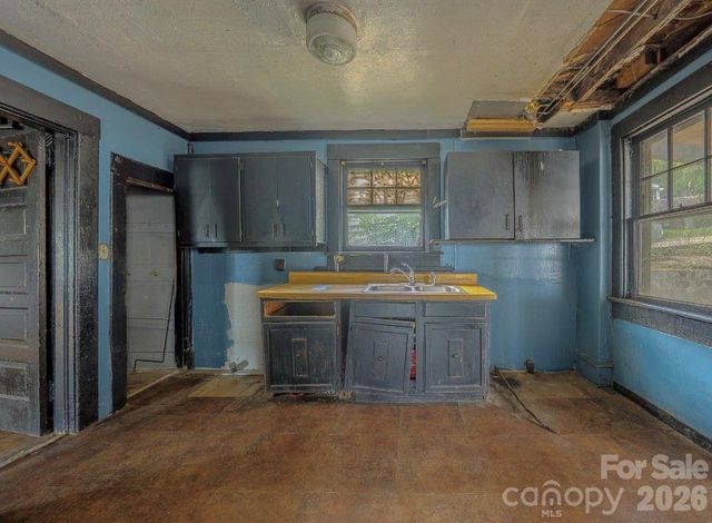 49 Madison Avenue, Asheville, NC 28801