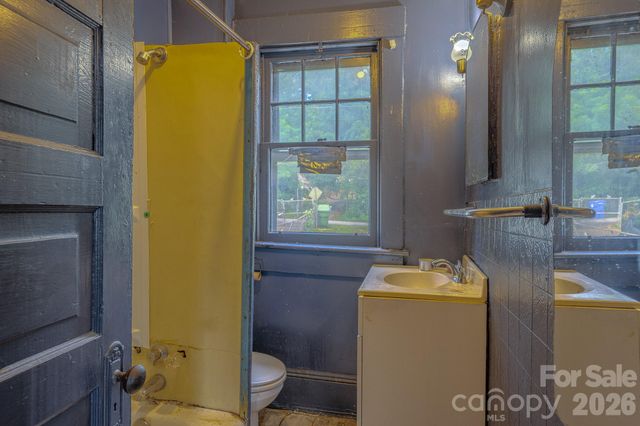49 Madison Avenue, Asheville, NC 28801