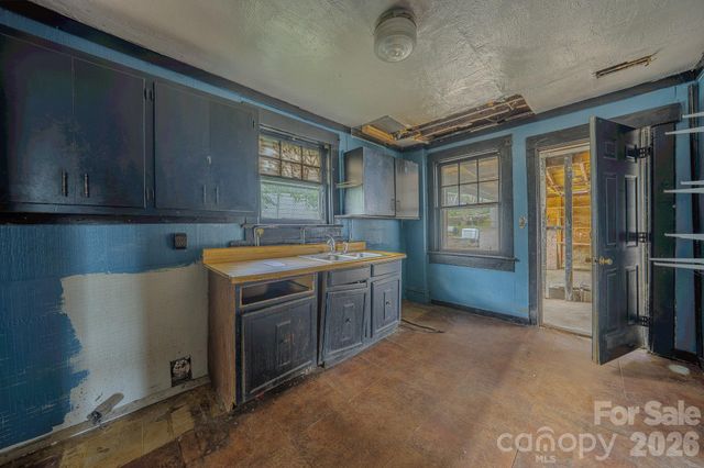 49 Madison Avenue, Asheville, NC 28801