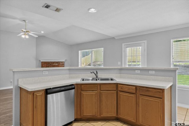 222 Amanda Court, Whitehouse, TX 75791