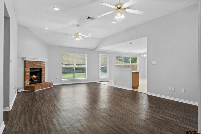 222 Amanda Court, Whitehouse, TX 75791