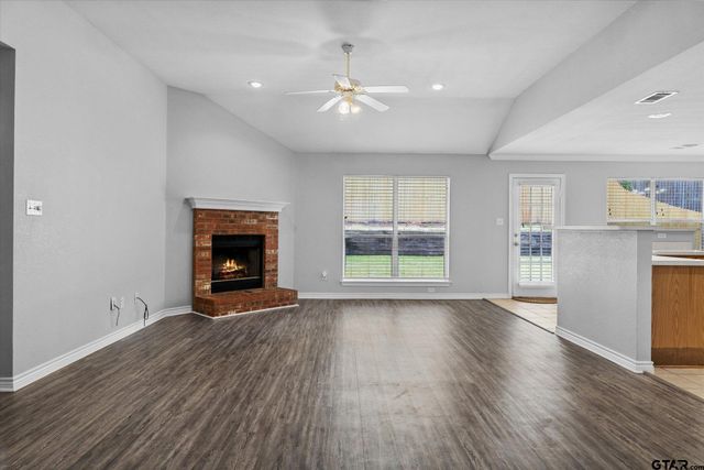 222 Amanda Court, Whitehouse, TX 75791