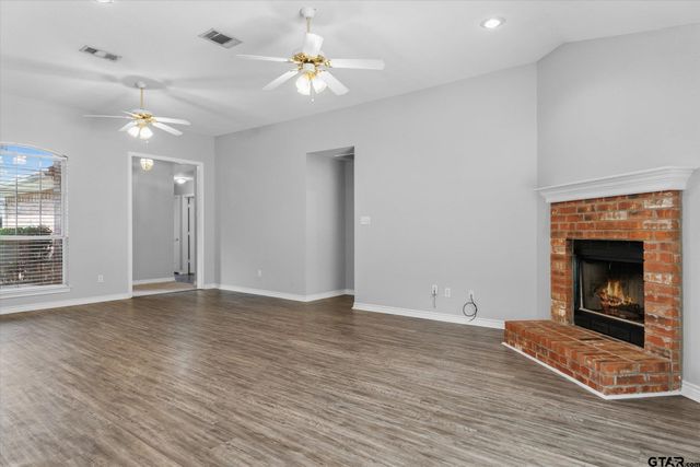 222 Amanda Court, Whitehouse, TX 75791