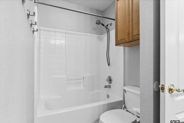 222 Amanda Court, Whitehouse, TX 75791