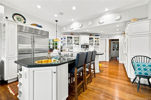 66 S Lewis Place, Rockville Centre, NY 11570
