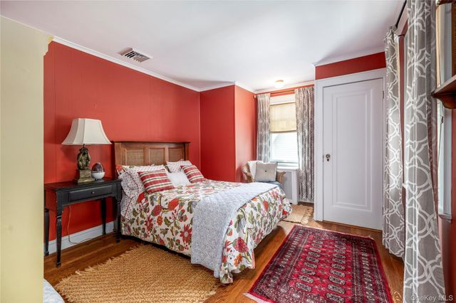 66 S Lewis Place, Rockville Centre, NY 11570