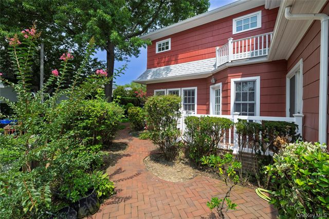 66 S Lewis Place, Rockville Centre, NY 11570