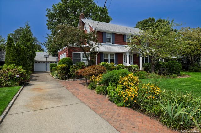 66 S Lewis Place, Rockville Centre, NY 11570