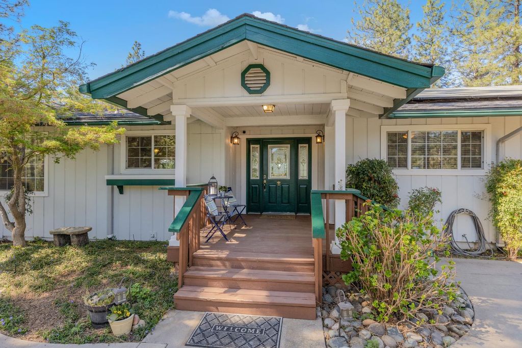 26375 Barb Wire Ln, Colfax, CA 95713