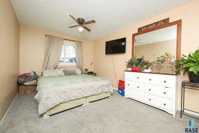 805 S Blaine St Street, Lennox, SD 57039