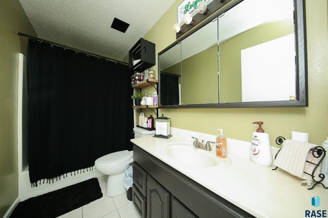 805 S Blaine St Street, Lennox, SD 57039