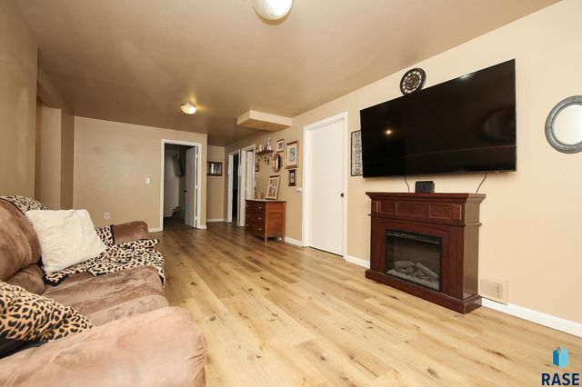 805 S Blaine St Street, Lennox, SD 57039