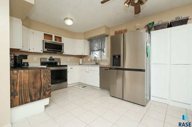 805 S Blaine St Street, Lennox, SD 57039