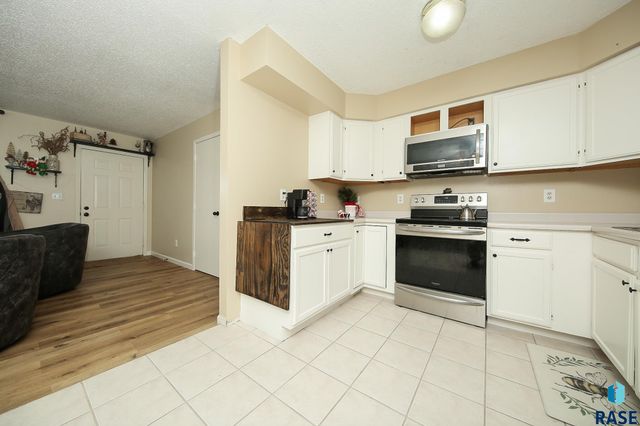 805 S Blaine St Street, Lennox, SD 57039